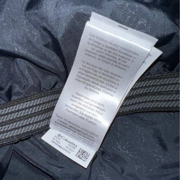 SOLD Columbia Women’s Omni-Tech Rain Jacket; Size Small - Picture 14 of 14